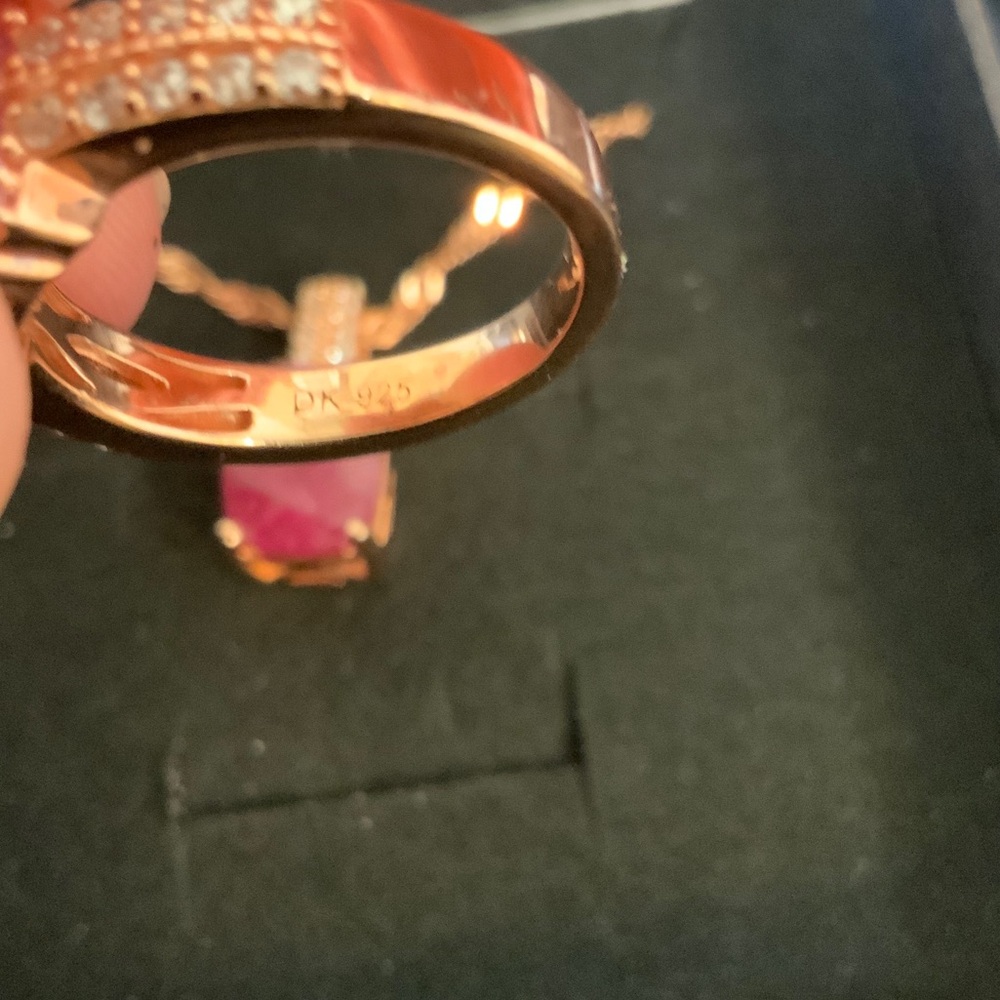 Elegant Pink Stone Jewelry Set - Picture 6 of 8
